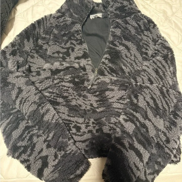 Lululemon Scuba Cropped Fleece Pullover - Picture 1 of 3